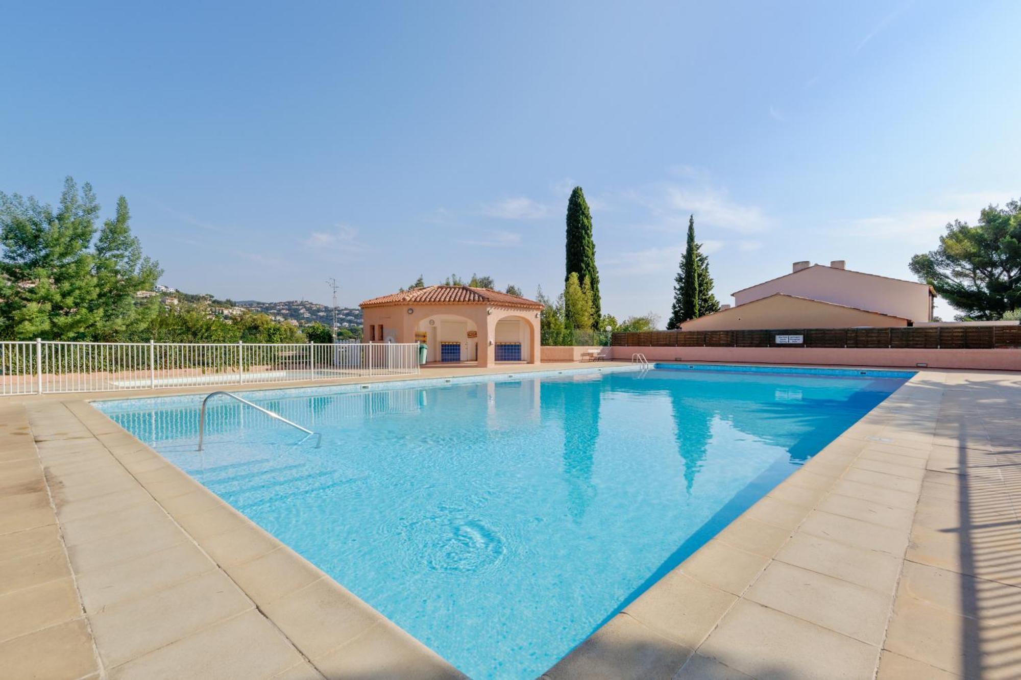 Residence Partenaire Le Domaine De Garlande Cavalaire-sur-Mer Exteriör bild