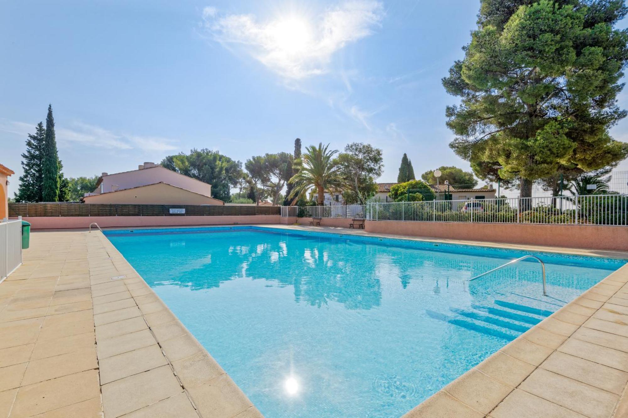 Residence Partenaire Le Domaine De Garlande Cavalaire-sur-Mer Exteriör bild
