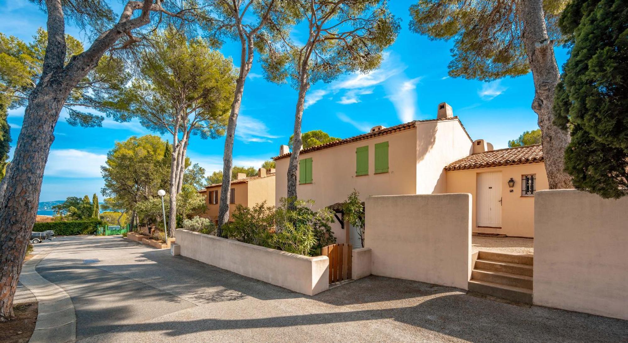 Residence Partenaire Le Domaine De Garlande Cavalaire-sur-Mer Exteriör bild