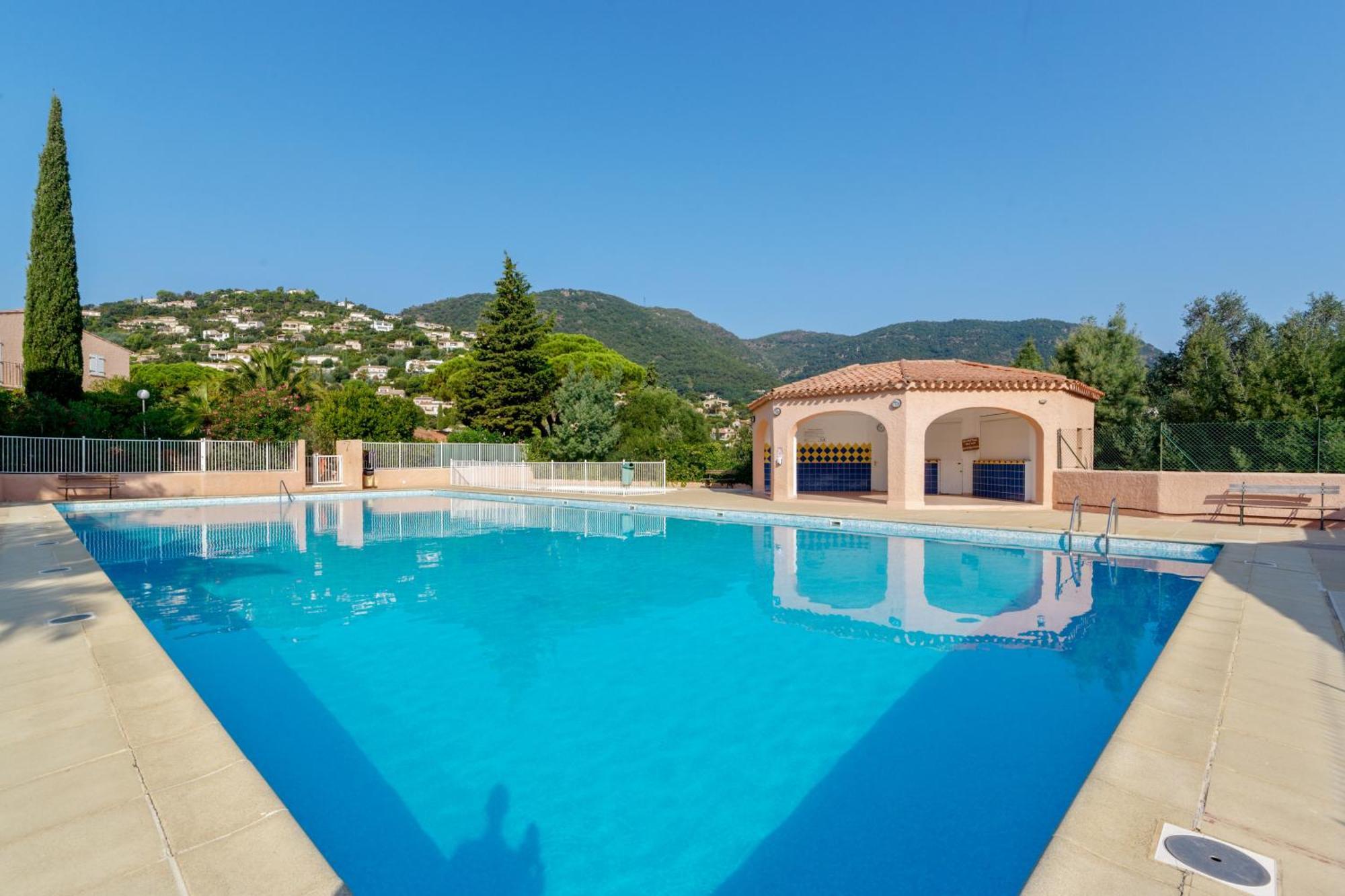 Residence Partenaire Le Domaine De Garlande Cavalaire-sur-Mer Exteriör bild