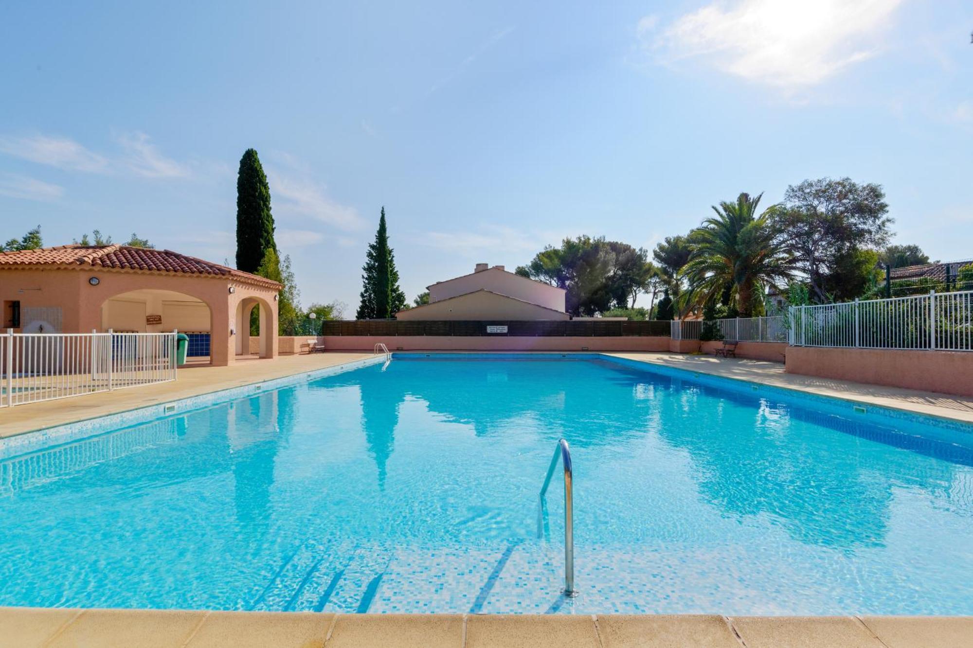 Residence Partenaire Le Domaine De Garlande Cavalaire-sur-Mer Exteriör bild