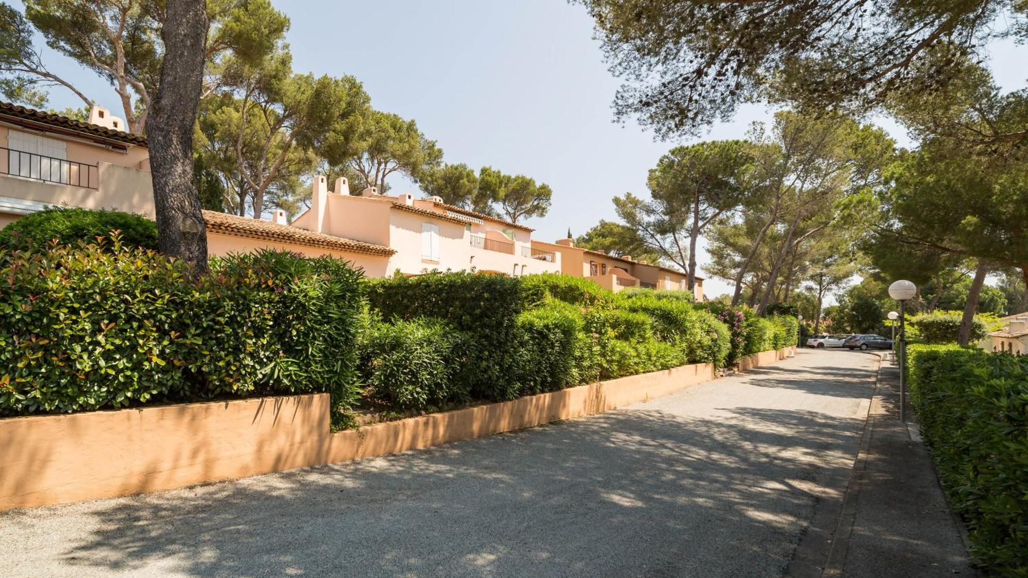 Residence Partenaire Le Domaine De Garlande Cavalaire-sur-Mer Exteriör bild